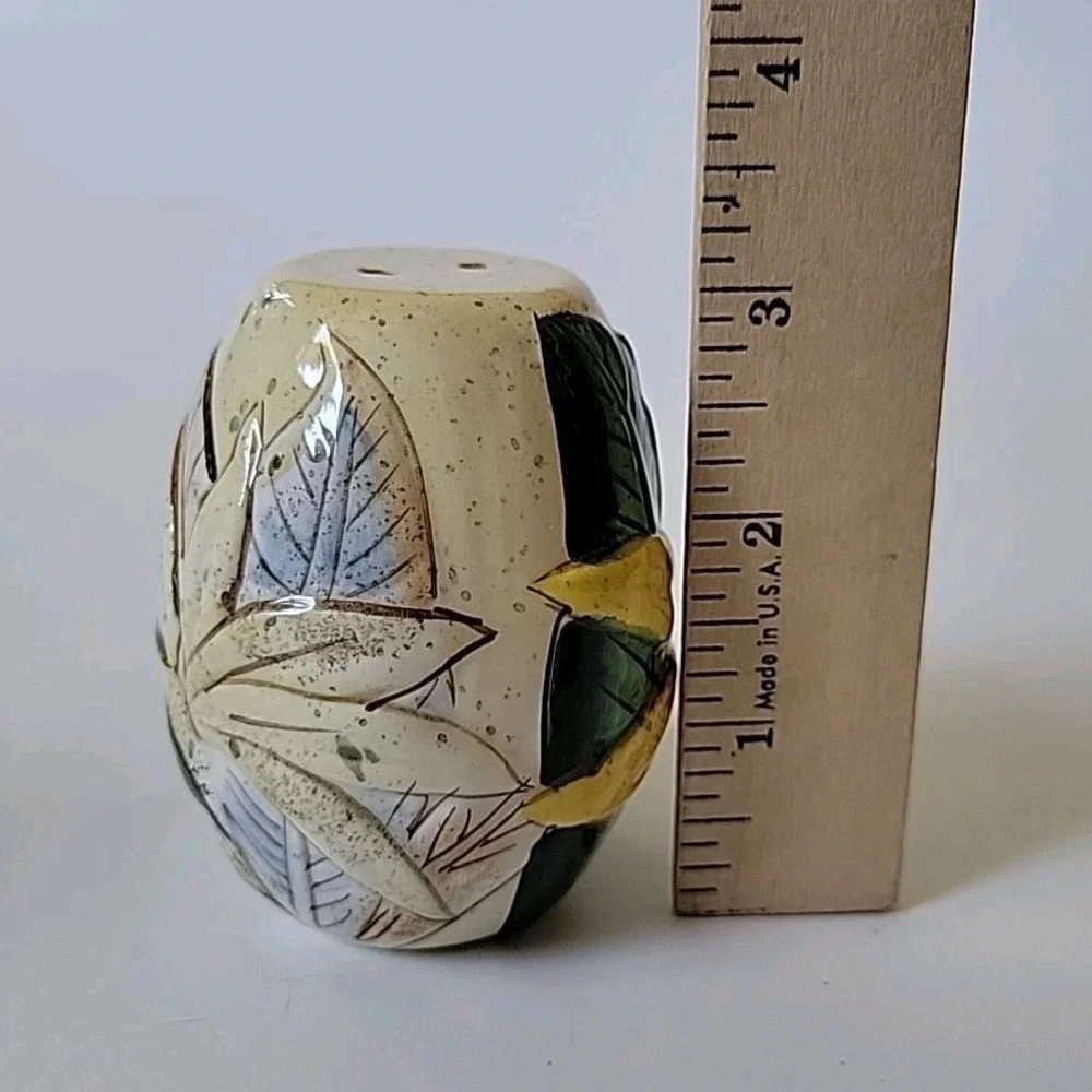 Island Plantations 2004 Bird of Paradise Glazed Ceramic Salt Pepper Shakers Pair